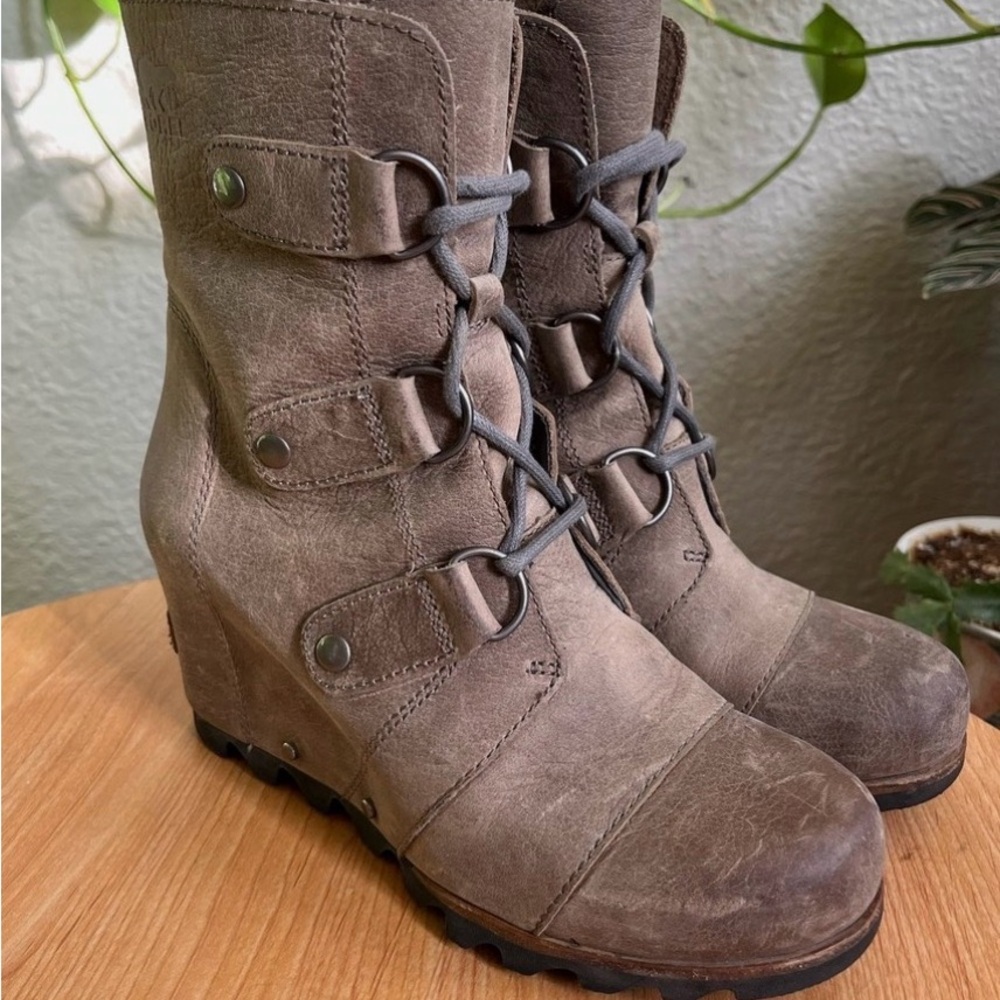Sorel Joan of Arctic Wedge Leather Brown Lace-Up Boots